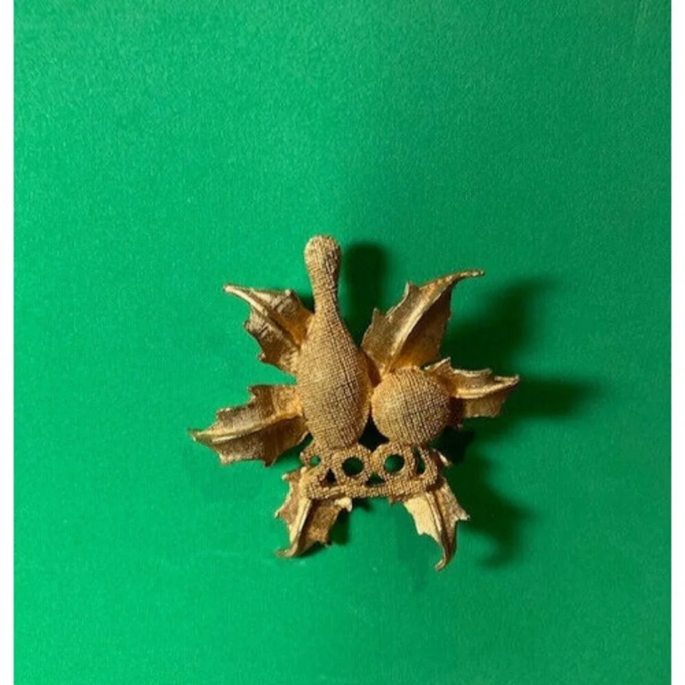 Vintage Bowling Pin 200 Score Brooch‎ 2